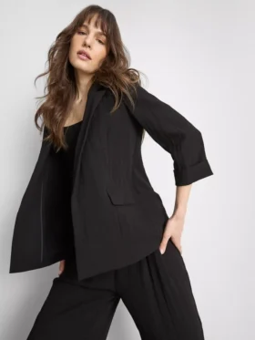Blazer texturado com lapelas recortadas