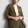 Blazer texturado com lapelas recortadas