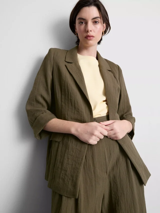 Blazer texturado com lapelas recortadas