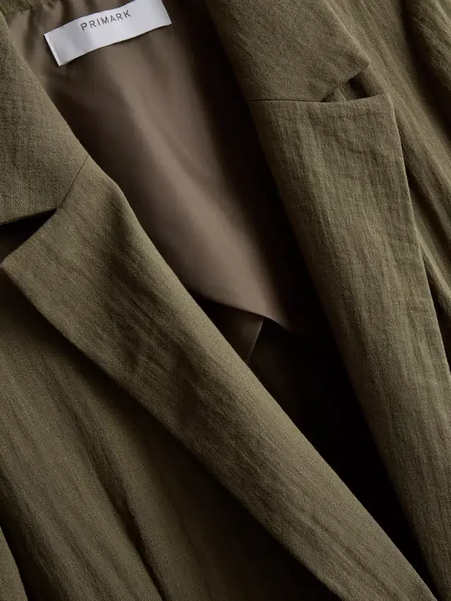 Blazer texturado com lapelas recortadas