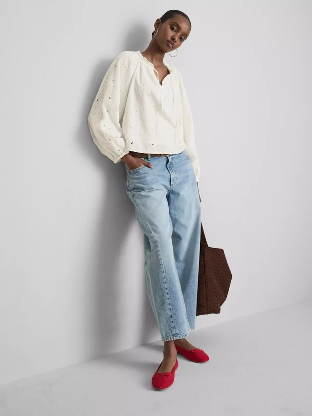Blusa bordada com mangas balão