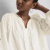 Blusa bordada com mangas balão