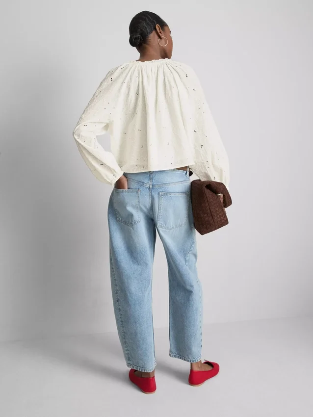 Blusa bordada com mangas balão