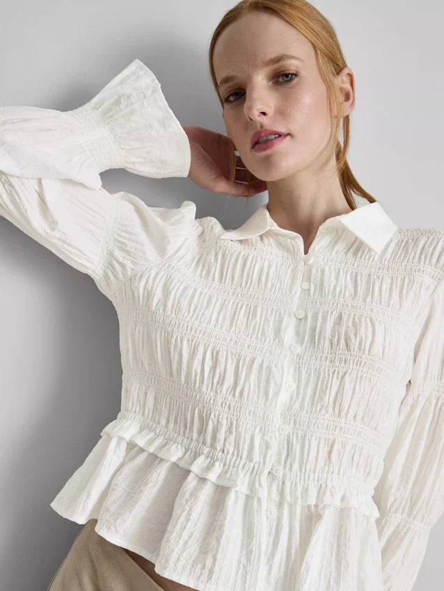 Blusa com bainha peplum franzida