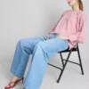 Blusa com mangas balão texturizadas