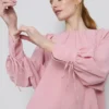 Blusa com mangas balão texturizadas