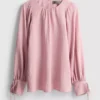 Blusa com mangas balão texturizadas