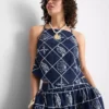 Blusa de algodão com decote halter e detalhes em renda
