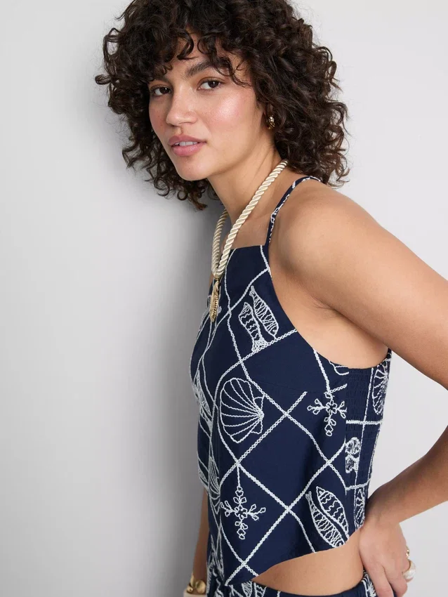 Blusa de algodão com decote halter e detalhes em renda