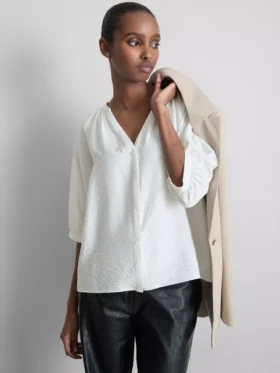 Blusa de manga 3/4 com decote em V