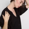 Blusa de manga 3/4 com decote em V