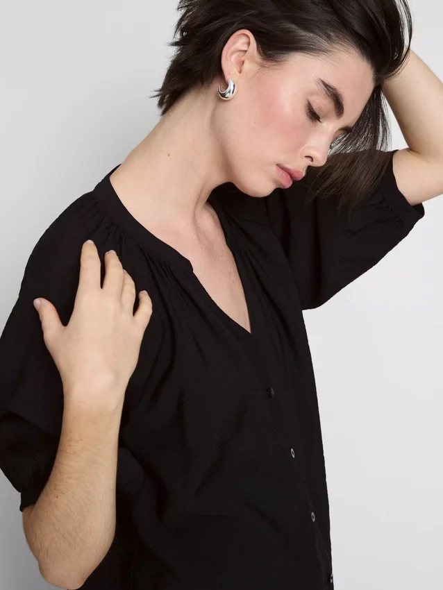 Blusa de manga 3/4 com decote em V