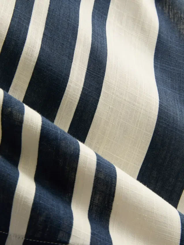 Blusa às riscas com bainha pontiaguda