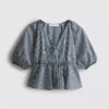 Blusa às riscas em seersucker com mangas bufantes da Paula Echevarría