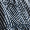 Blusa às riscas em seersucker com mangas bufantes da Paula Echevarría