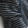 Blusa às riscas em seersucker com mangas bufantes da Paula Echevarría