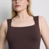 Body sem costuras com decote quadrado