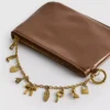 Bolsa com detalhe de pingente