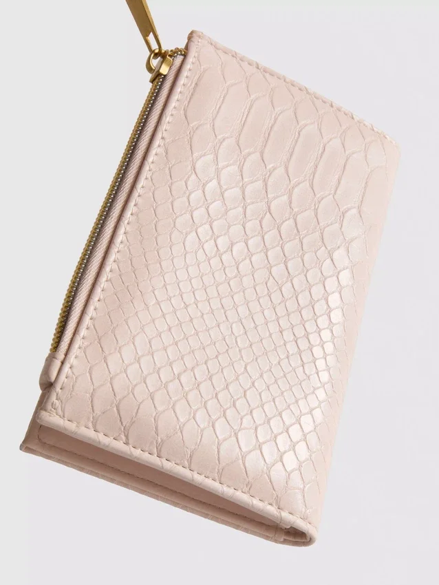 Bolsa com efeito de pele de crocodilo