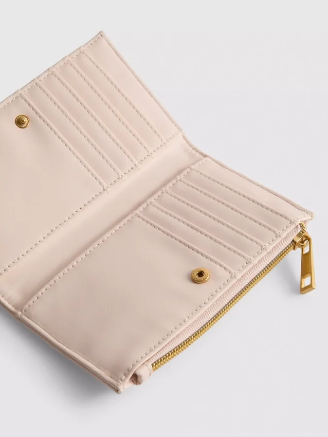 Bolsa com efeito de pele de crocodilo