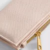 Bolsa com efeito de pele de crocodilo