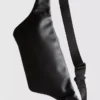 Bolsa de cintura em imitação de couro da Disney com o Mickey e os amigos