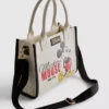 Bolsa de compras em couro sintético da Disney com o Mickey e os amigos