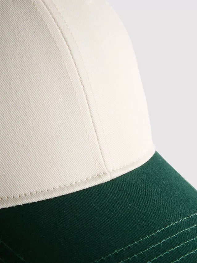 Boné de basebol bicolor