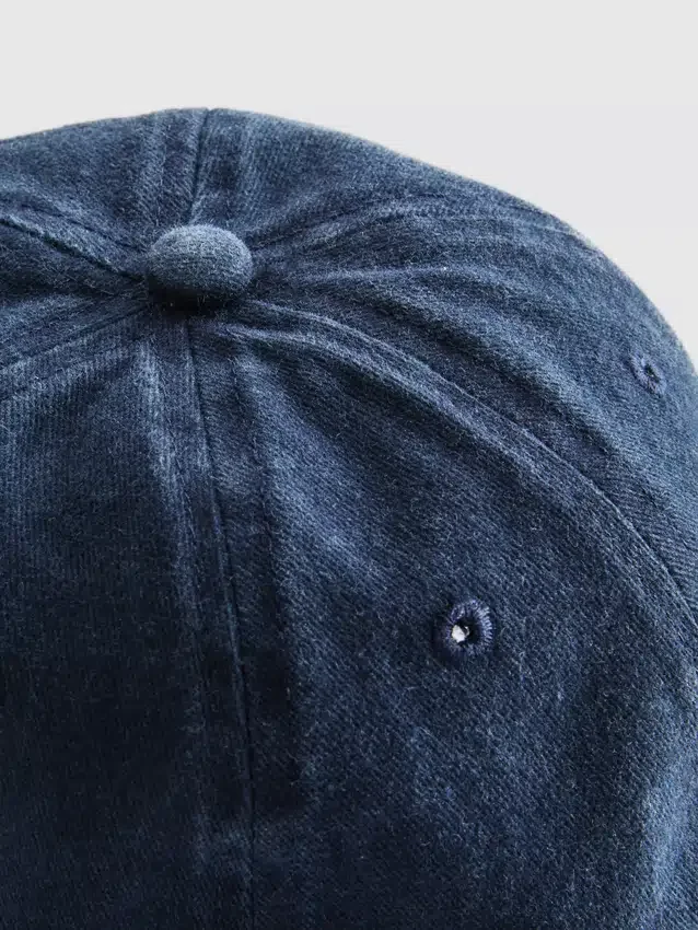 Boné de basebol com lavagem ácida
