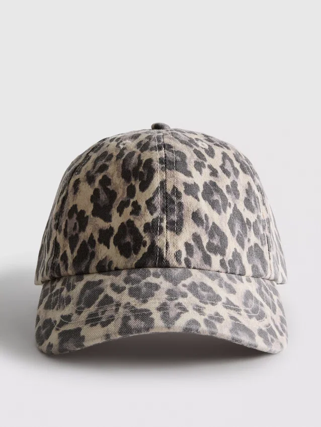 Boné de basebol com padrão de leopardo