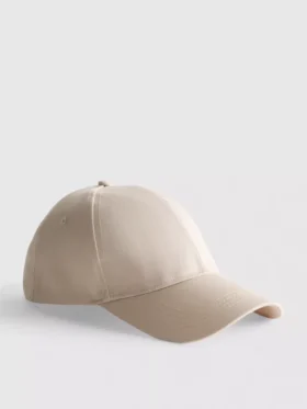 Boné de basebol essencial