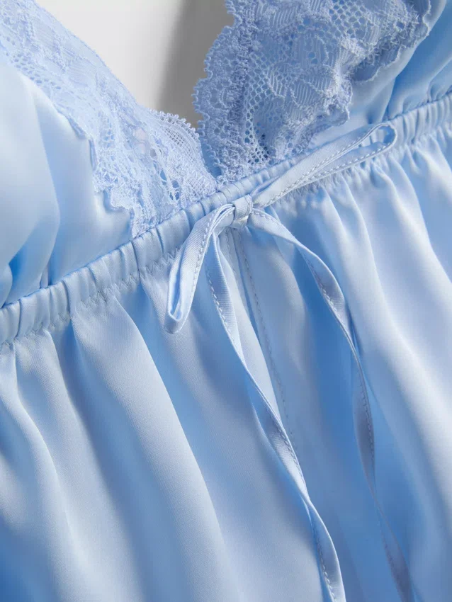 Bralette tipo babydoll de cetim e renda nupcial