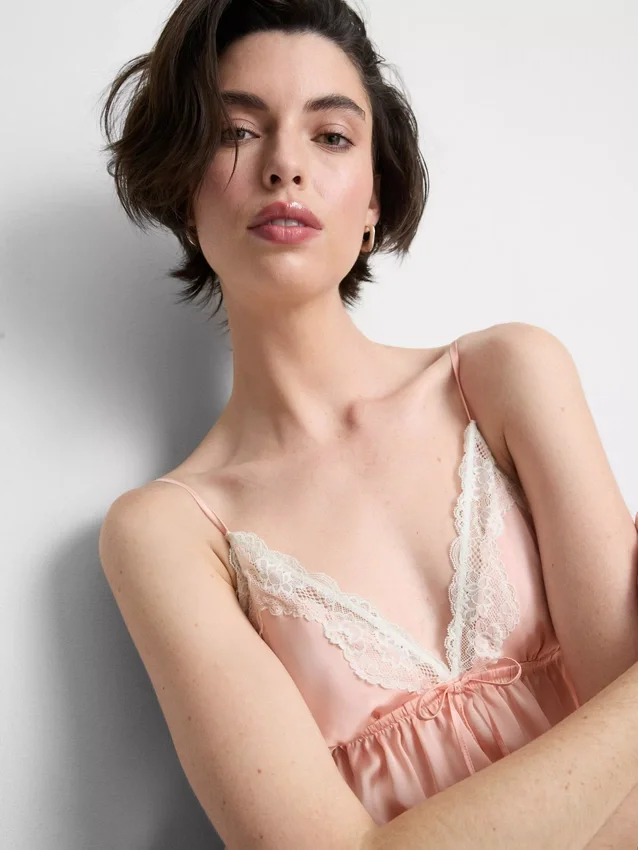 Bralette tipo babydoll de cetim e renda nupcial
