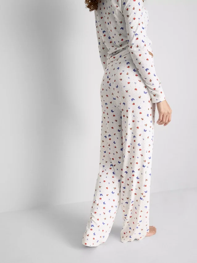 Calças de pijama com padrão de borboletas em canelado