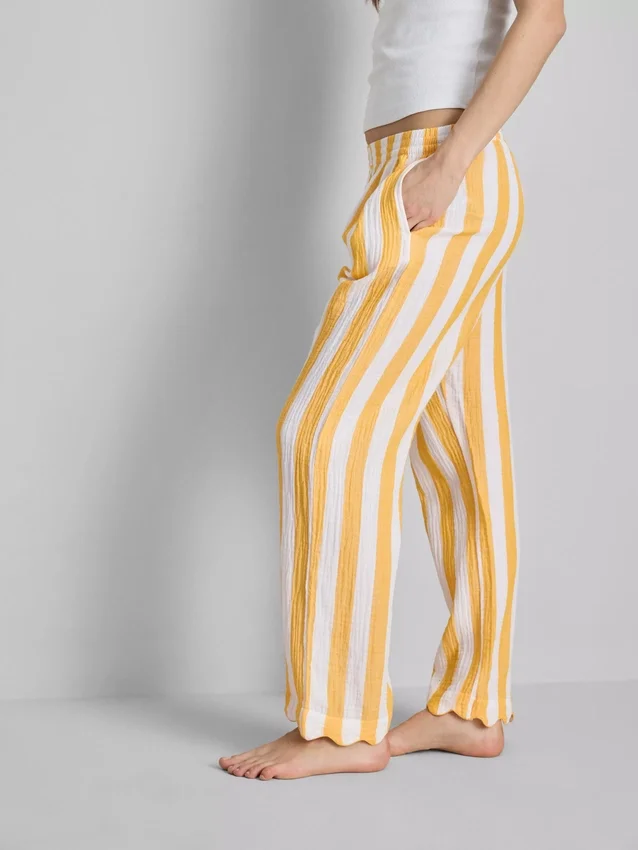 Calças de pijama de perna reta com folhos «Love to Lounge»