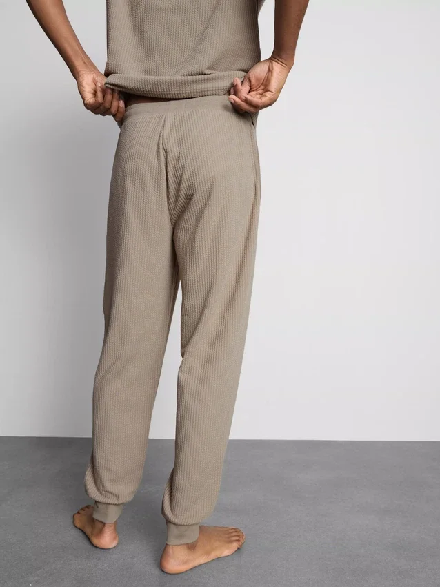 Calças de pijama às riscas texturizadas