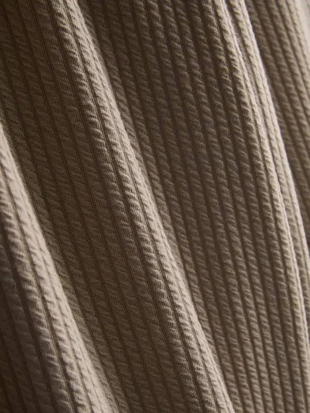 Calças de pijama às riscas texturizadas