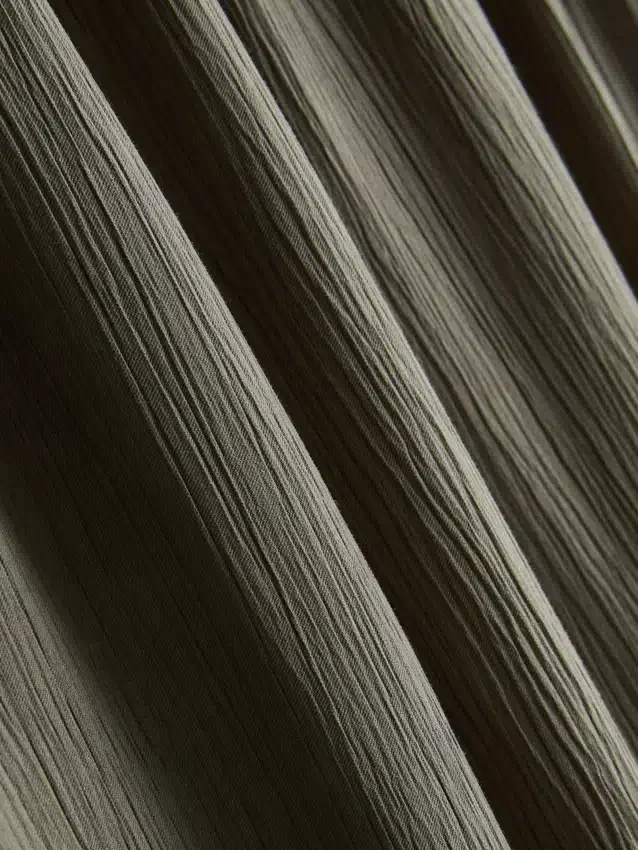 Calças largas com efeito enrugado