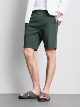Calções chino com elevada proporção de algodão