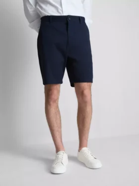 Calções chino com elevada proporção de algodão