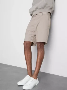 Calções chino com elevada proporção de algodão