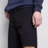 Calções chino com elevada proporção de algodão