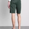 Calções chino com elevada proporção de algodão