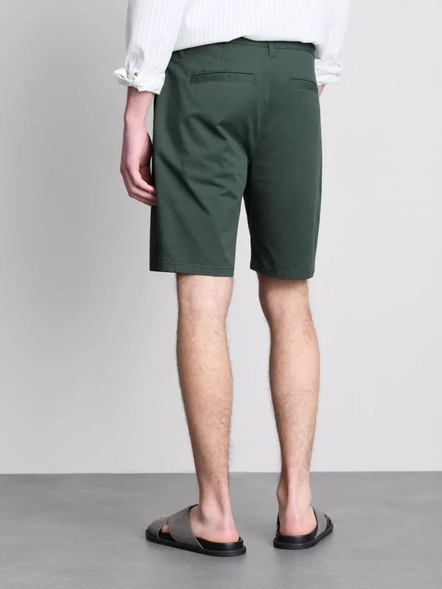 Calções chino com elevada proporção de algodão