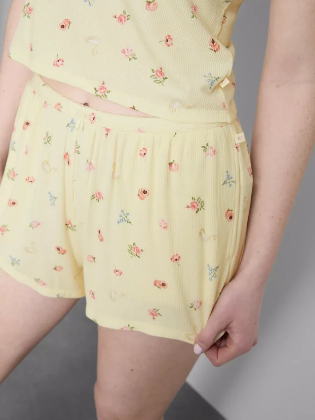 Calções de pijama com estampado floral em malha canelada