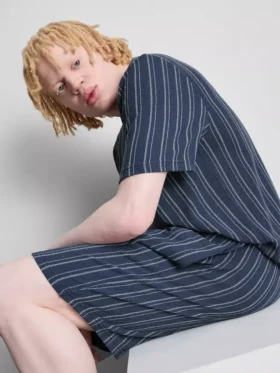 Calções de pijama às riscas