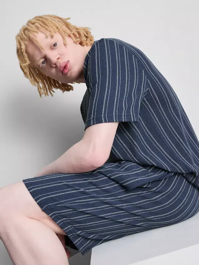 Calções de pijama às riscas