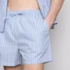Calções de pijama às riscas
