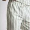 Calções de pijama às riscas