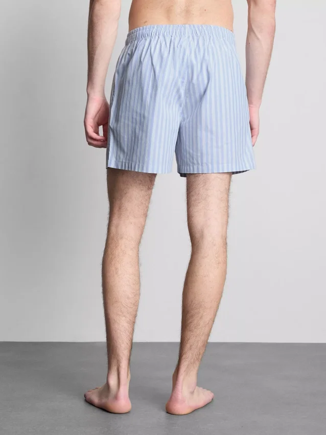 Calções de pijama às riscas